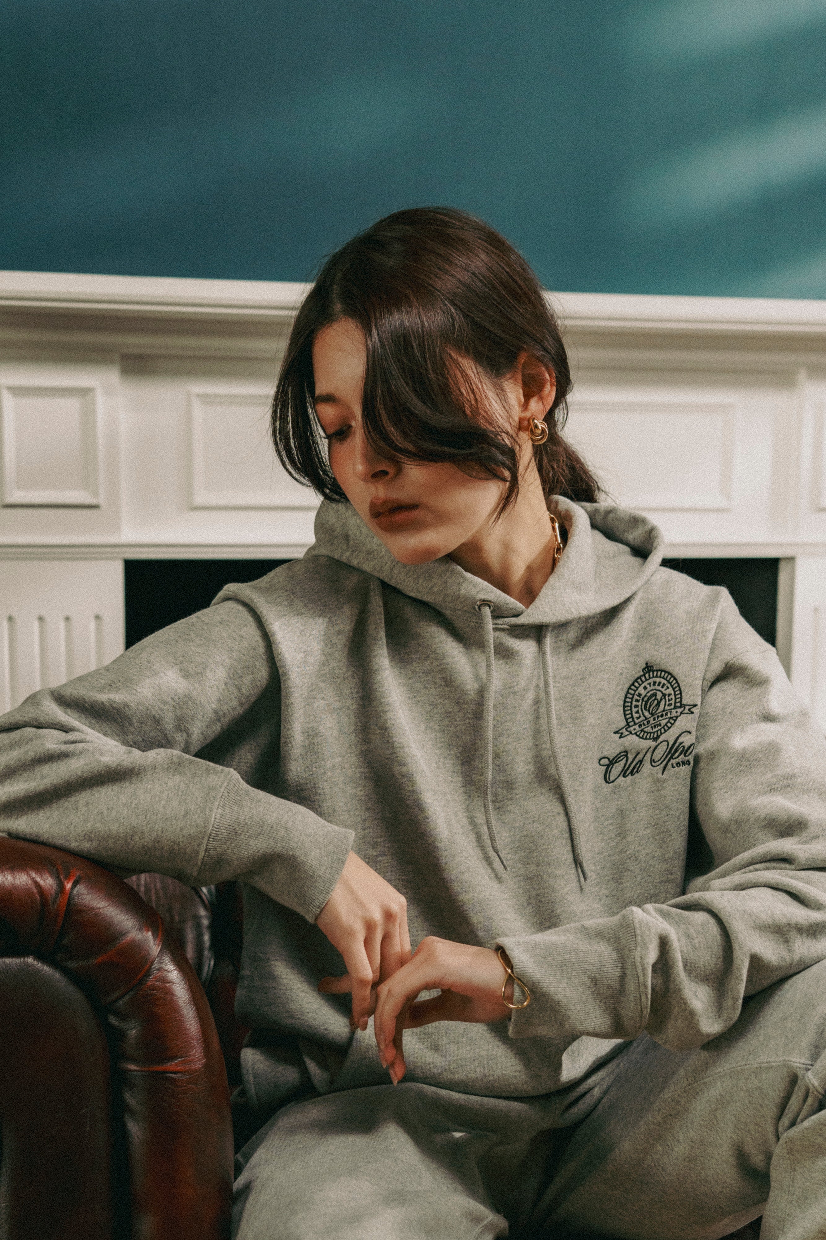 エンブレムフーディー GRAY