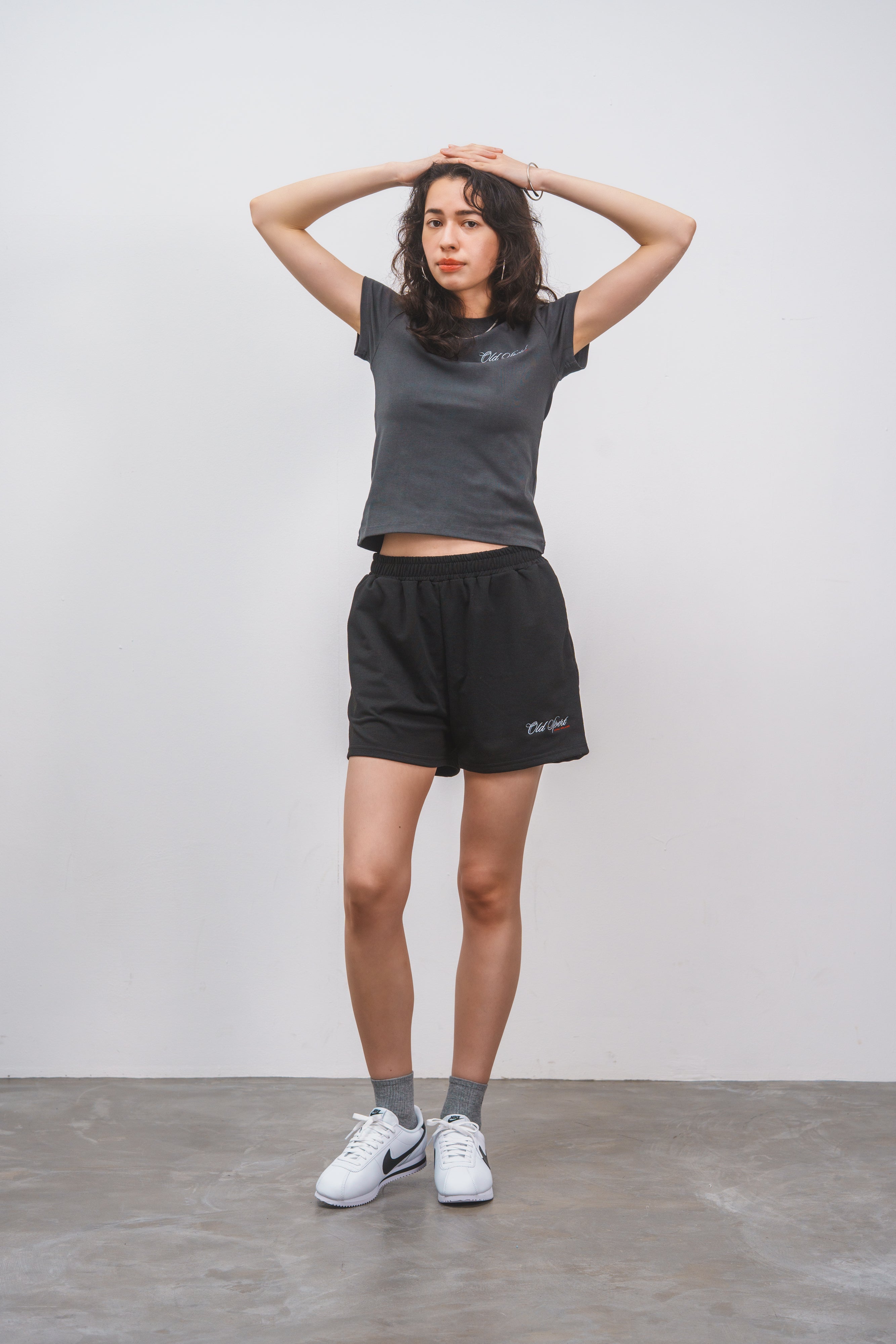 Old Sportロゴ刺繍Tシャツ CHARCOAL